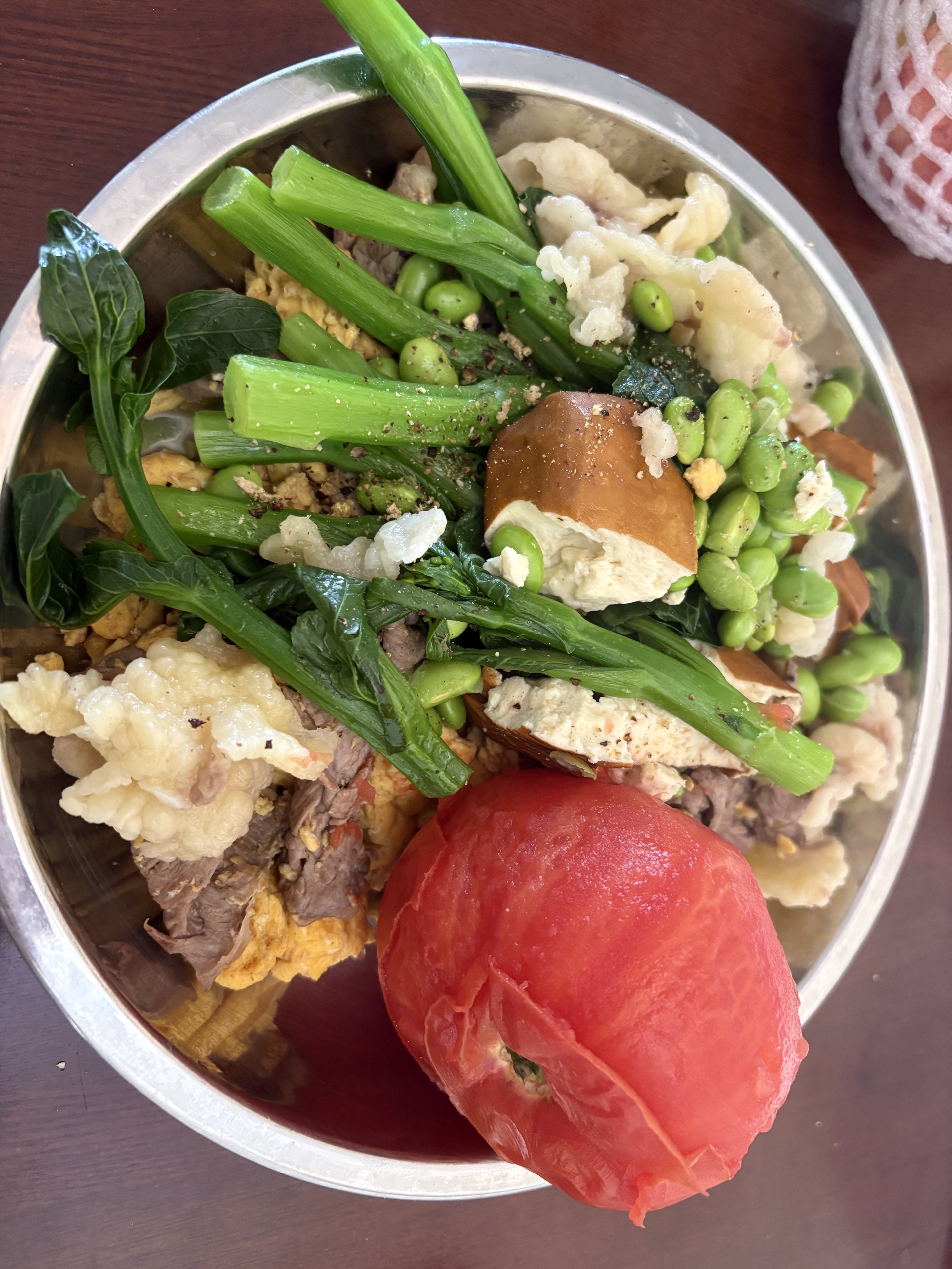 蒸菜、牛肉、鸡蛋、豆腐和番茄组合参考图
